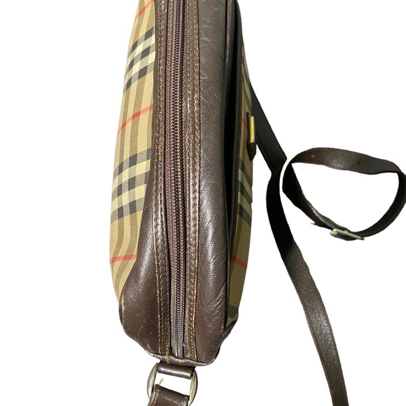 BURBERRY’S Vintage Nova Check Crossbody Bag - Picture 6 of 10